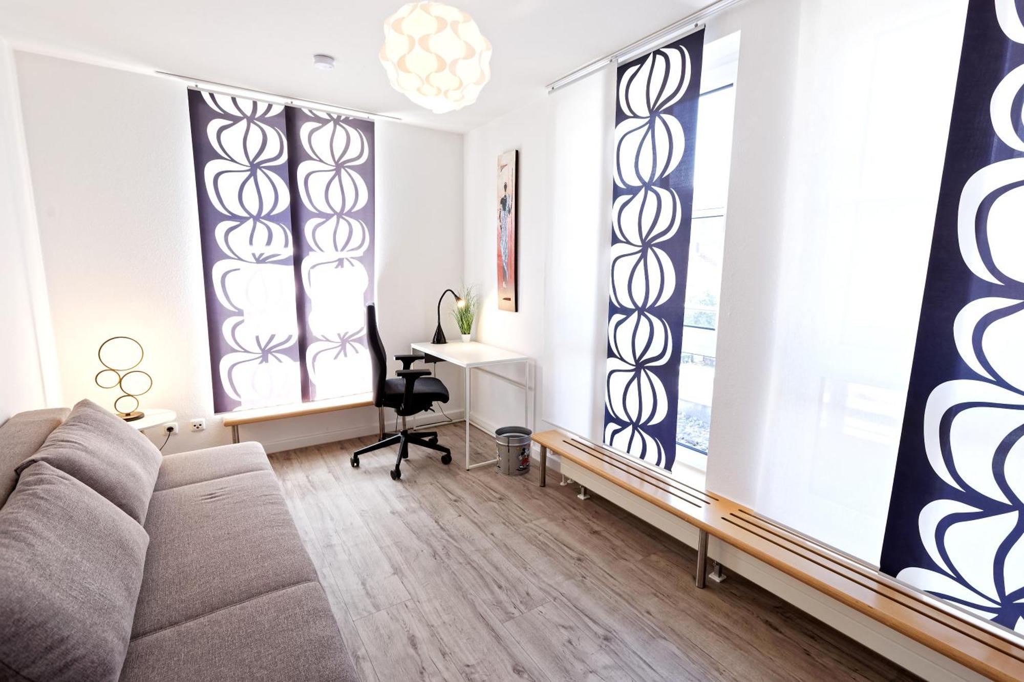 Grosszuegiges Helles Penthouse -Komplette Etage- Mit Balkon Und Stellplatz In Ruhiger Lage 库姆巴赫 外观 照片