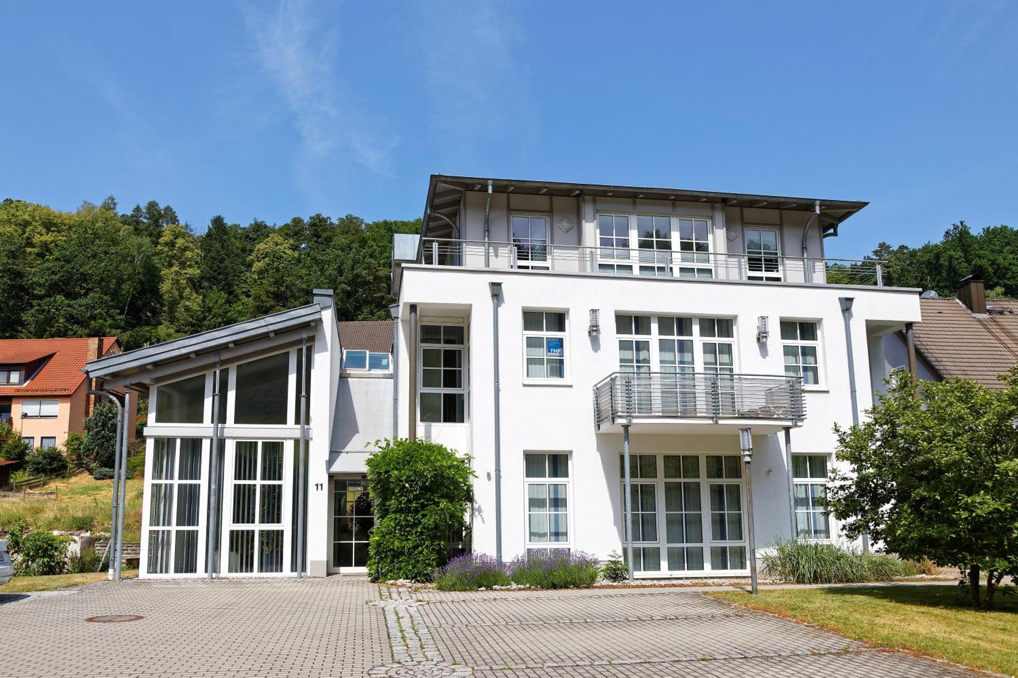 Grosszuegiges Helles Penthouse -Komplette Etage- Mit Balkon Und Stellplatz In Ruhiger Lage 库姆巴赫 外观 照片